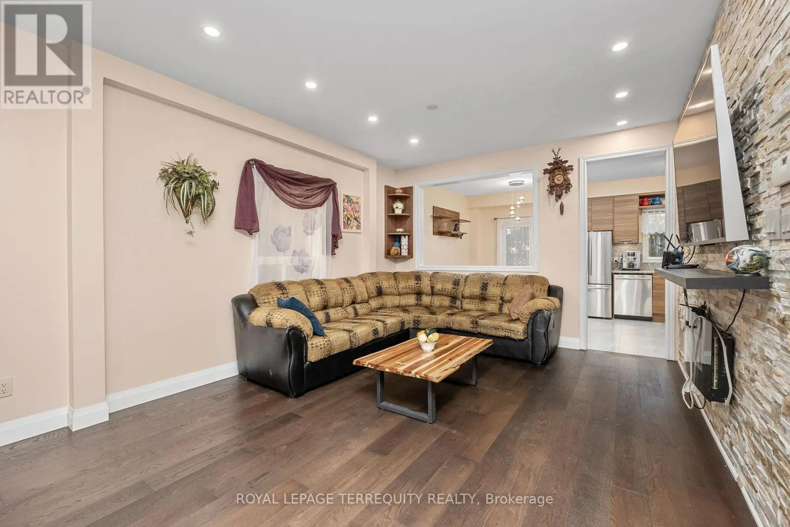 111 ENGLISH OAK DRIVE