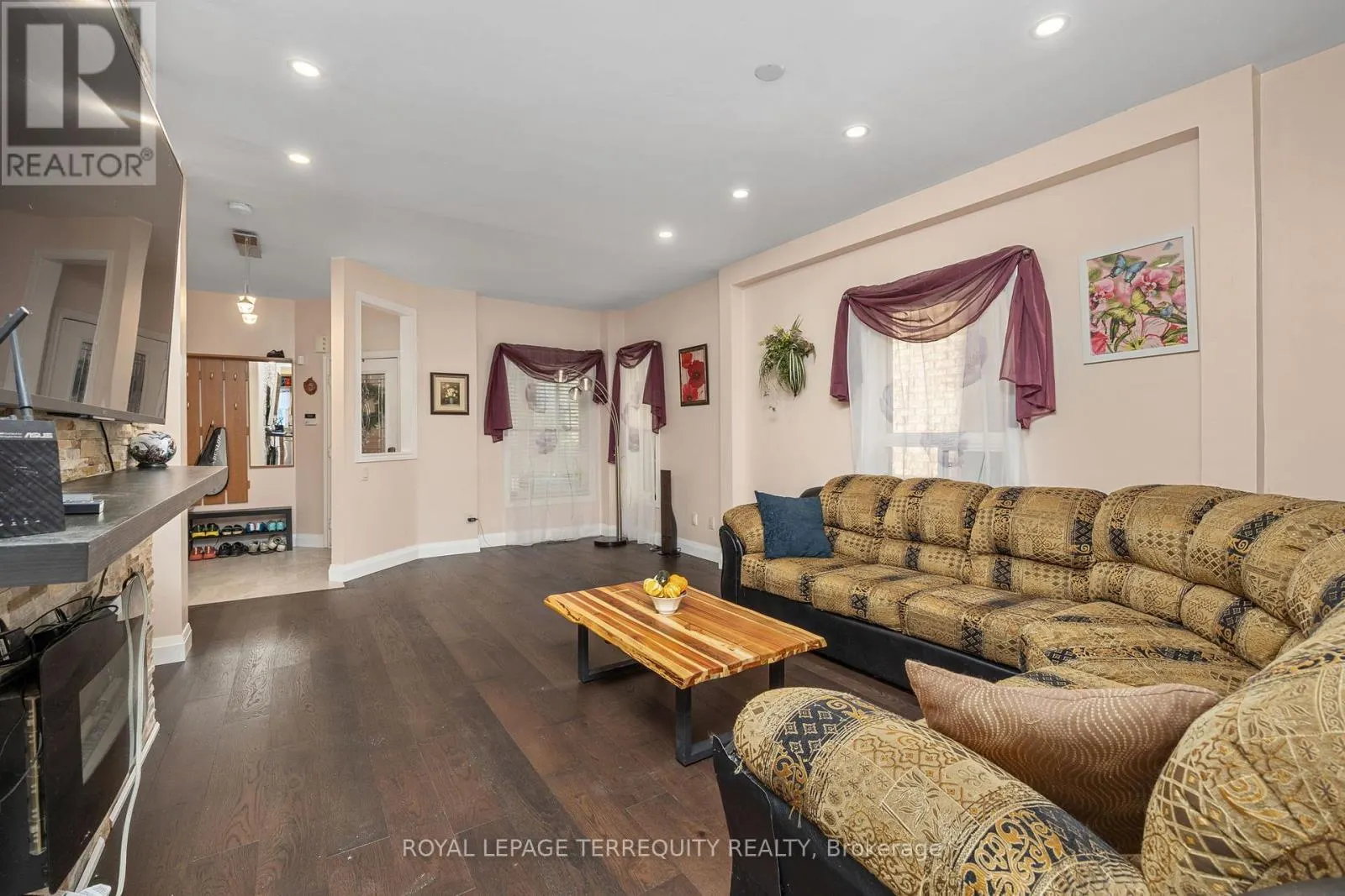 111 ENGLISH OAK DRIVE