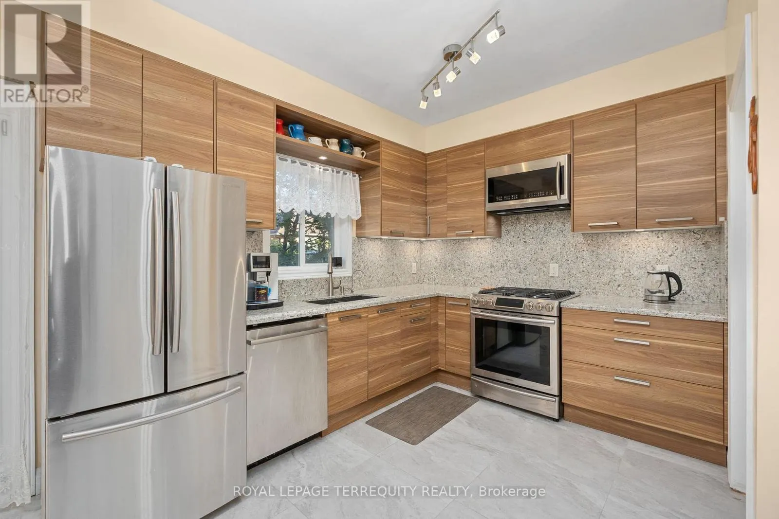 111 ENGLISH OAK DRIVE