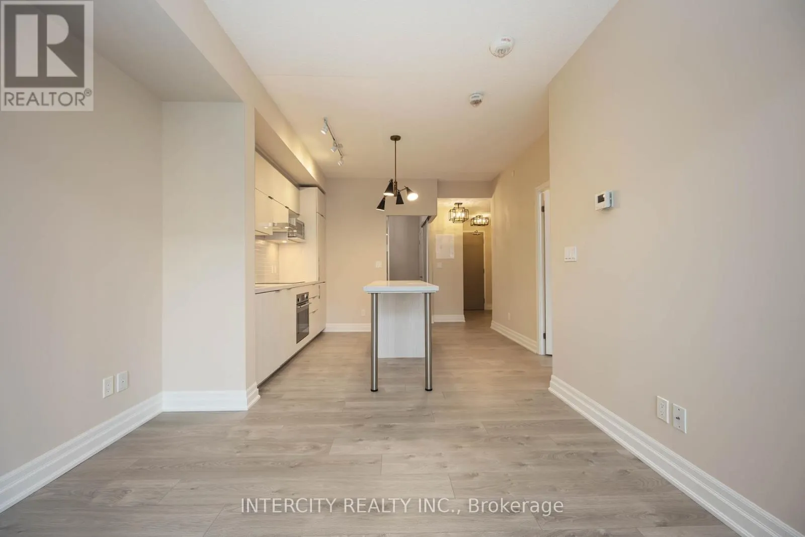 802 - 10 ROUGE VALLEY DRIVE