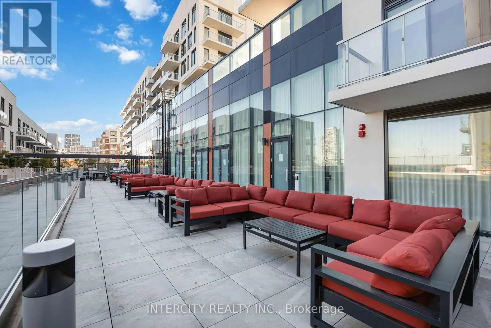 802 - 10 ROUGE VALLEY DRIVE