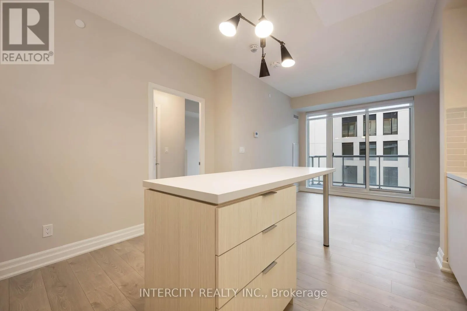 802 - 10 ROUGE VALLEY DRIVE