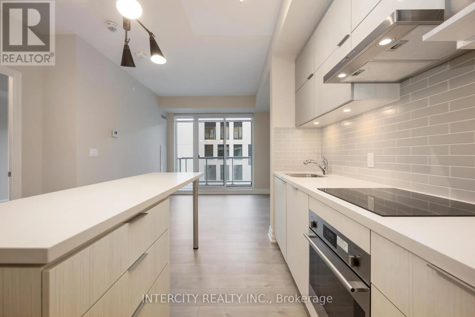 802 - 10 ROUGE VALLEY DRIVE
