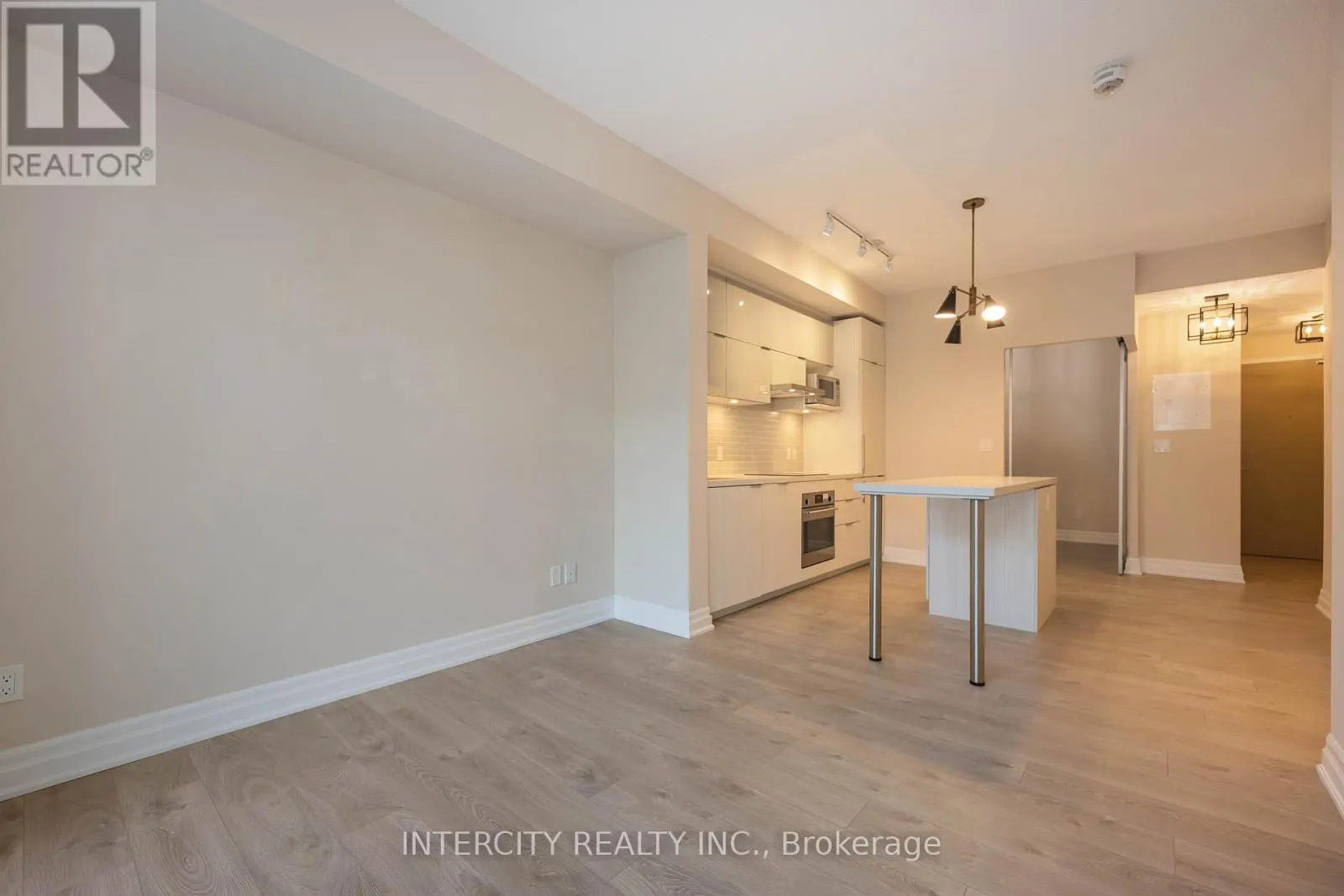 802 - 10 ROUGE VALLEY DRIVE
