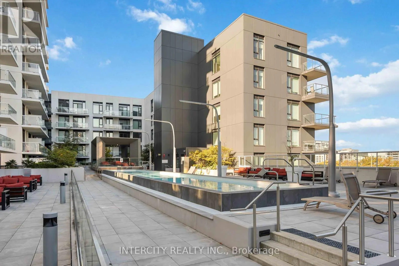 802 - 10 ROUGE VALLEY DRIVE