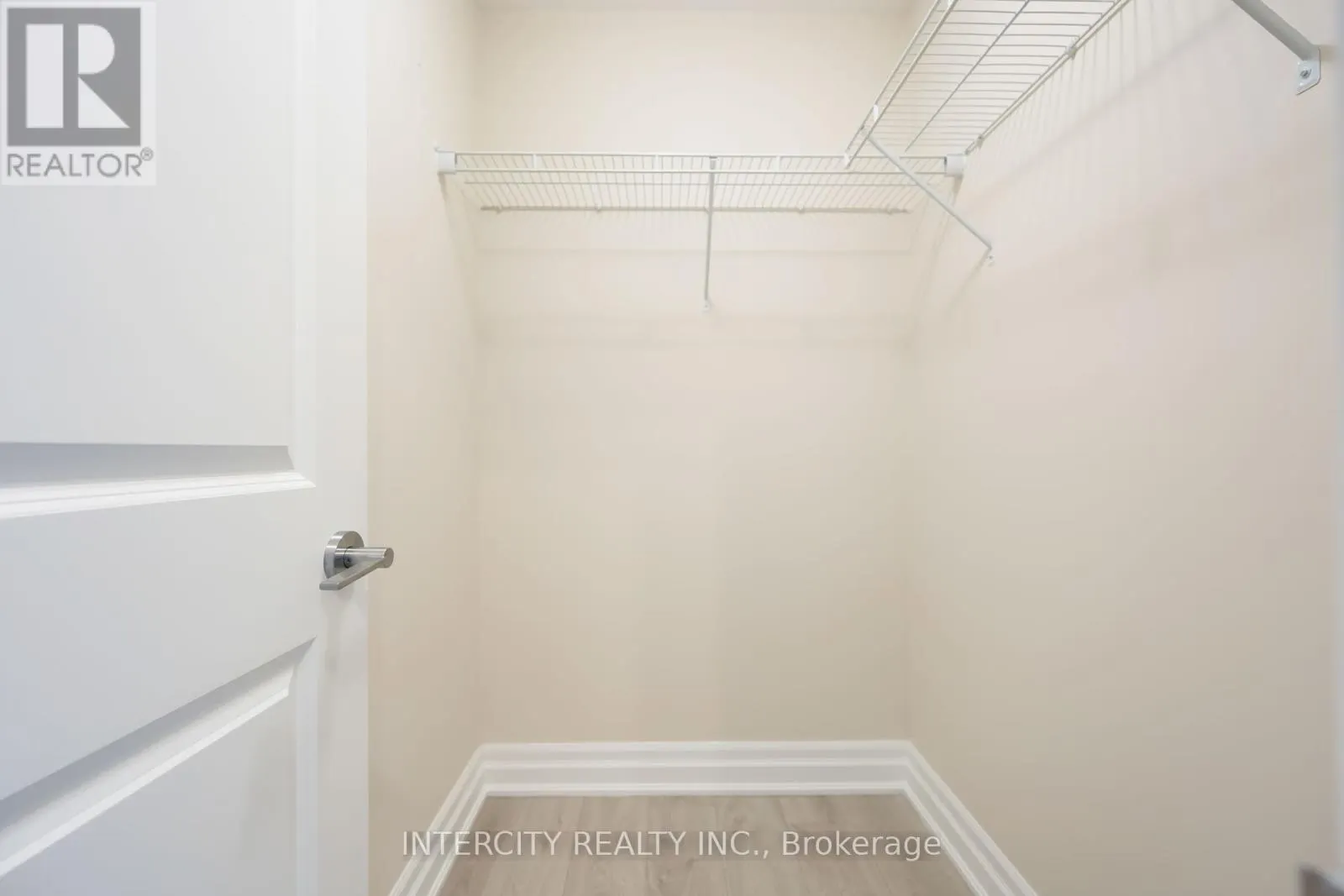 802 - 10 ROUGE VALLEY DRIVE