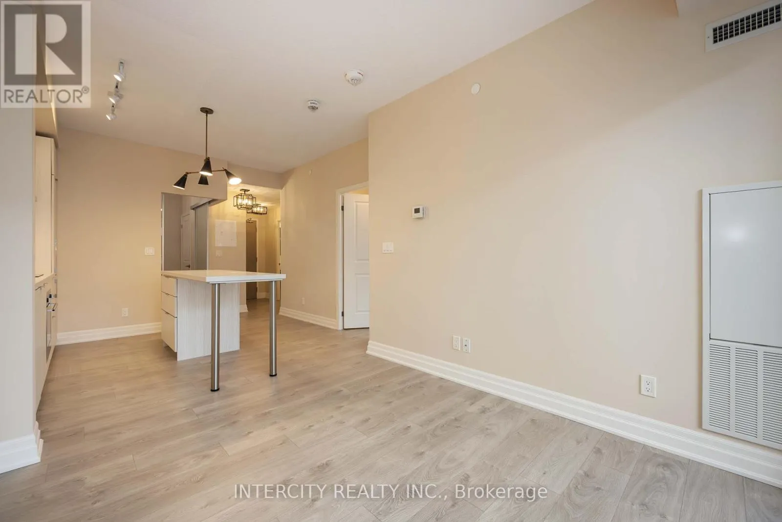 802 - 10 ROUGE VALLEY DRIVE