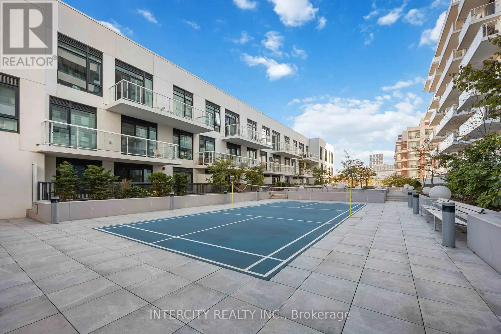 802 - 10 ROUGE VALLEY DRIVE