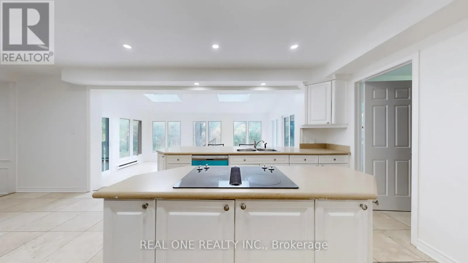 465 WOODLAND ACRES CRESCENT