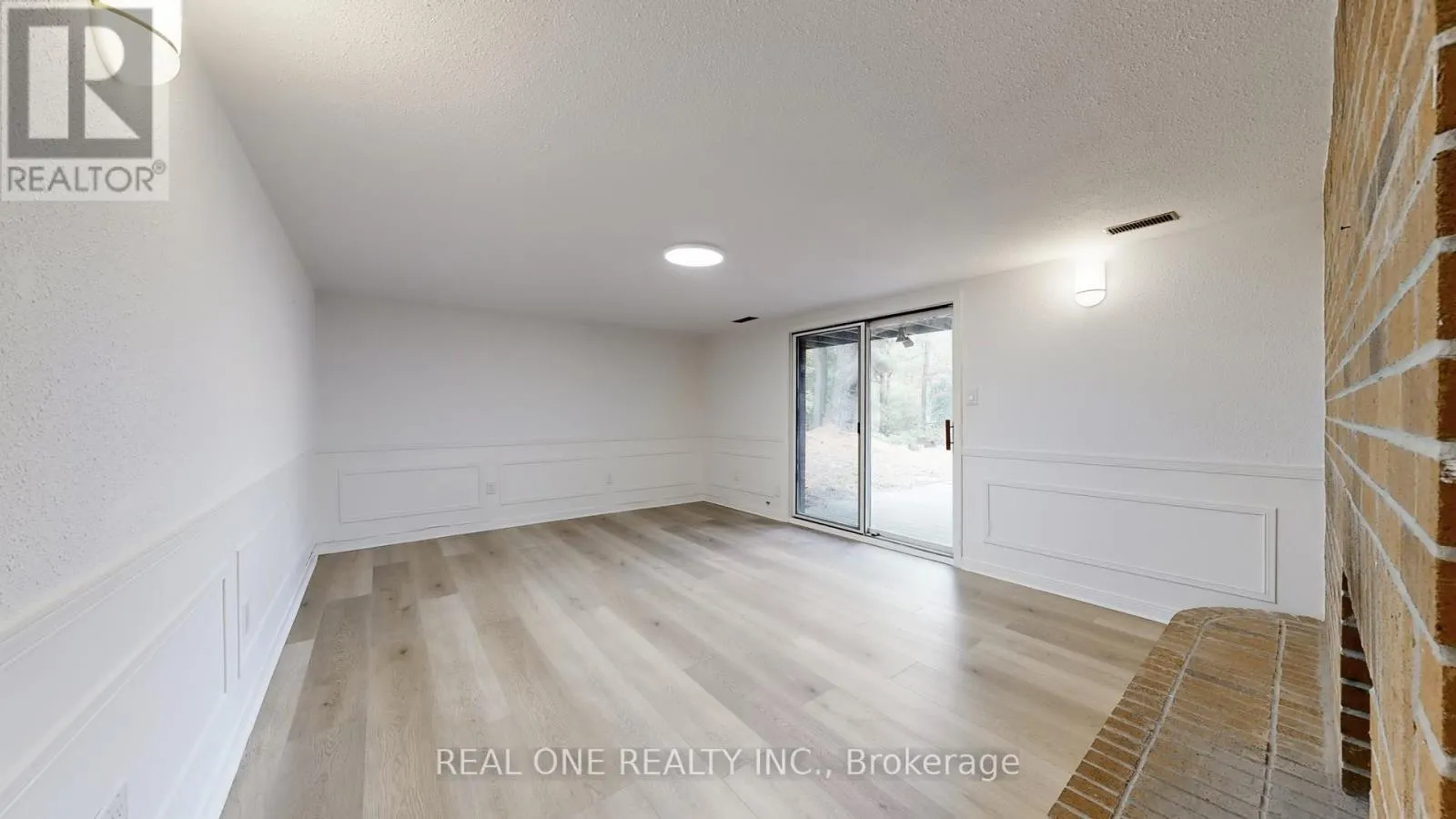 465 WOODLAND ACRES CRESCENT