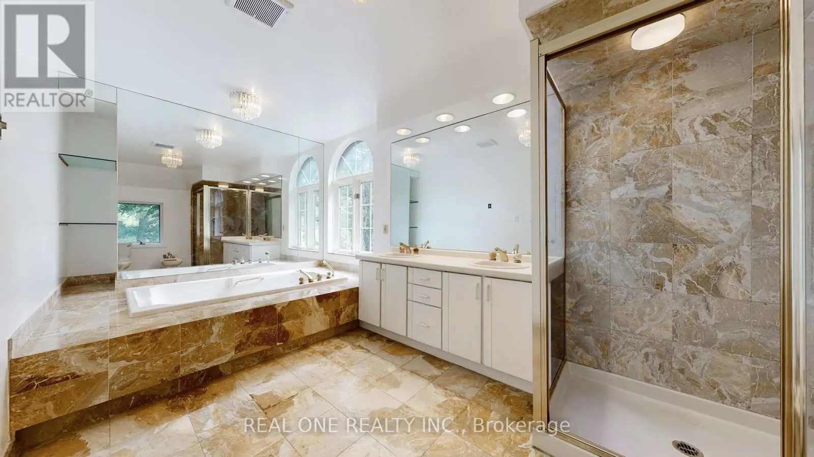 465 WOODLAND ACRES CRESCENT