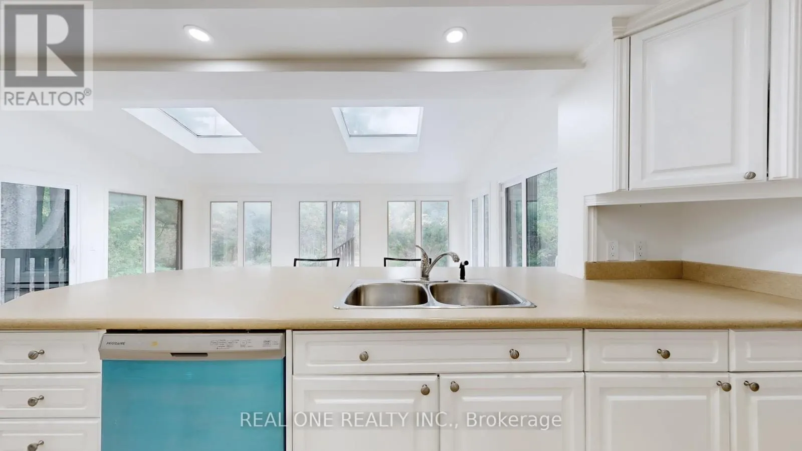 465 WOODLAND ACRES CRESCENT