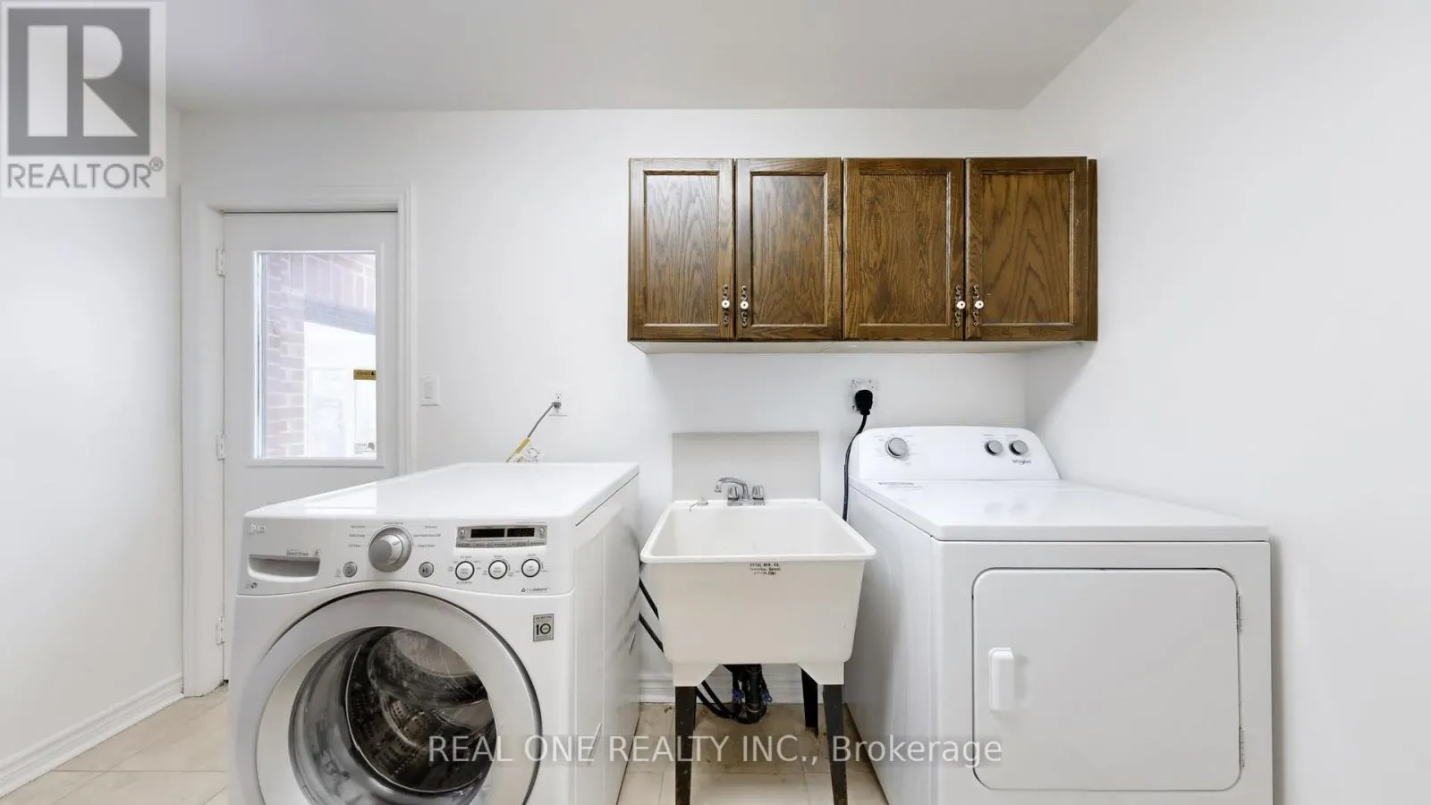 465 WOODLAND ACRES CRESCENT