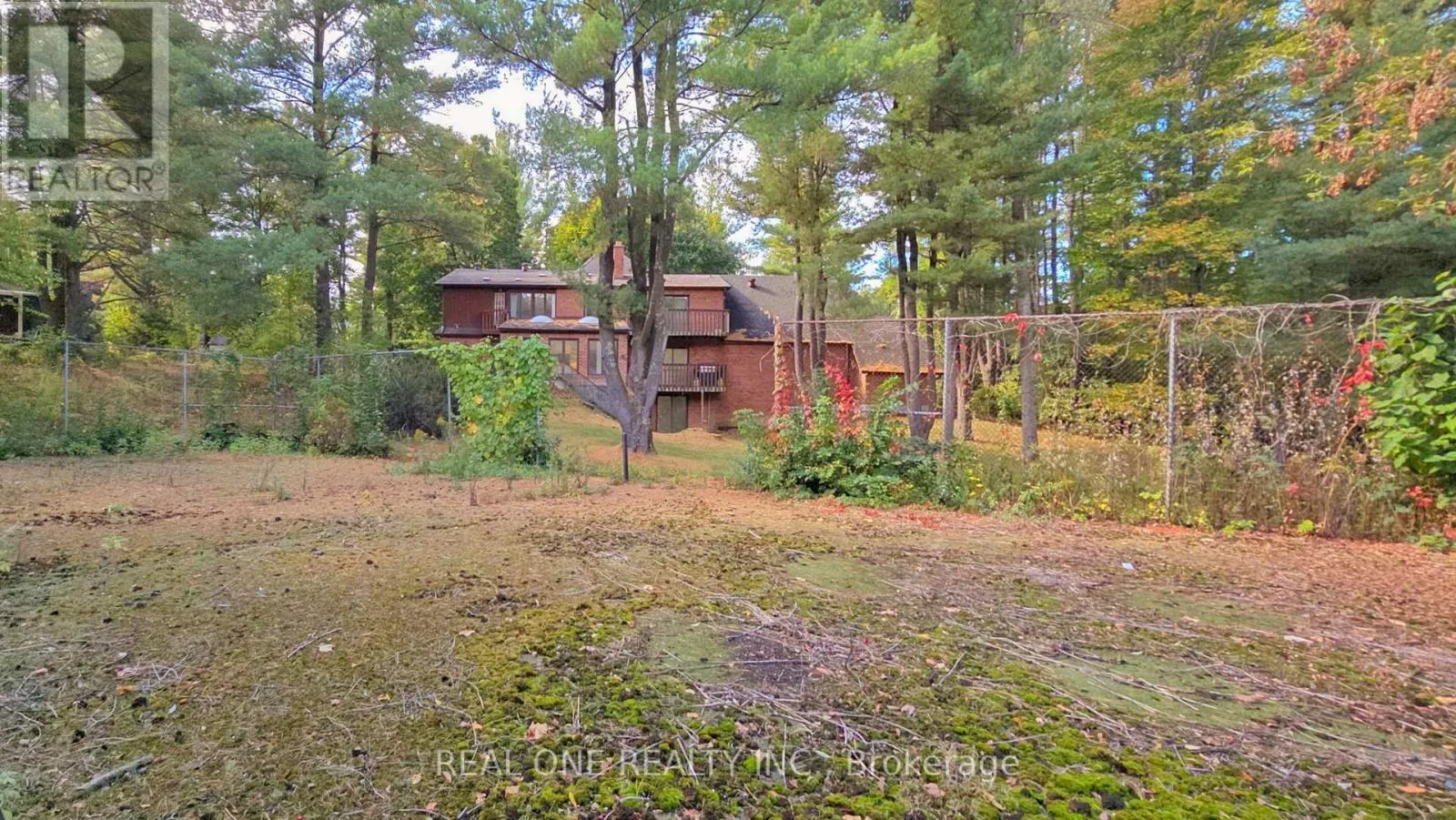 465 WOODLAND ACRES CRESCENT