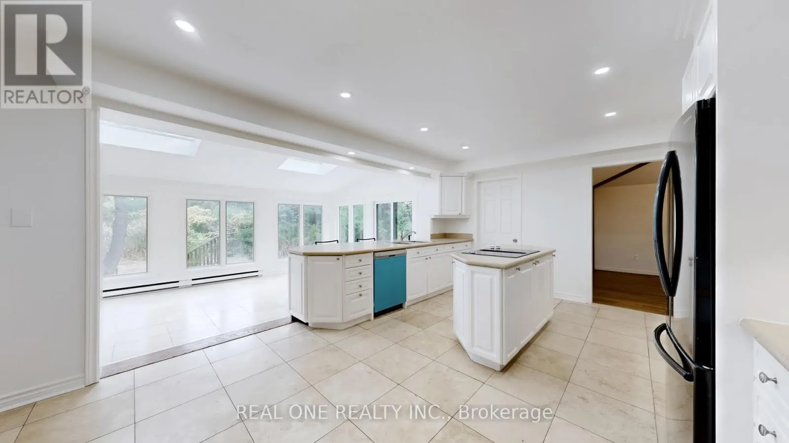 465 WOODLAND ACRES CRESCENT
