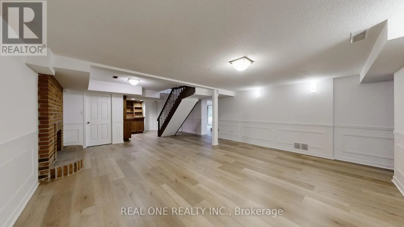 465 WOODLAND ACRES CRESCENT