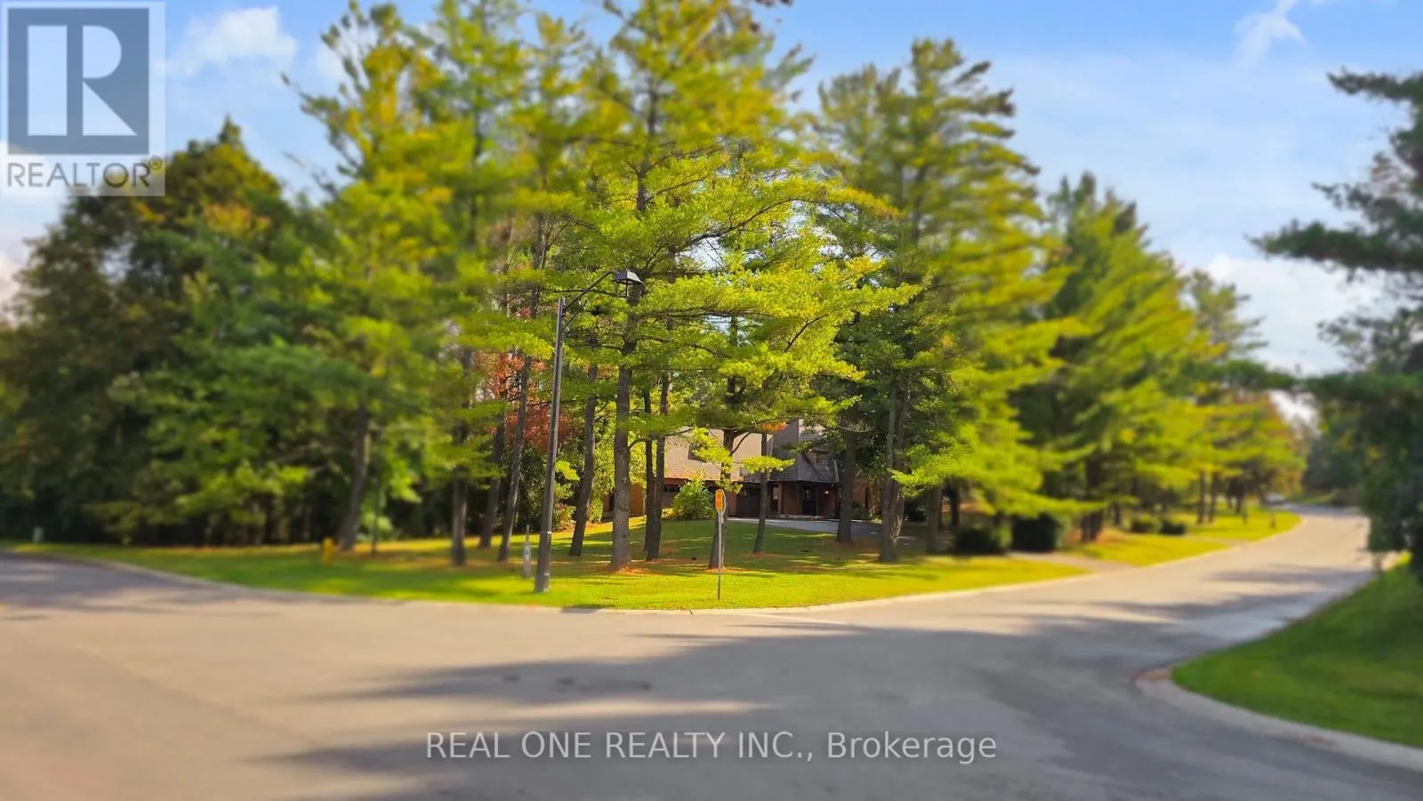 465 WOODLAND ACRES CRESCENT