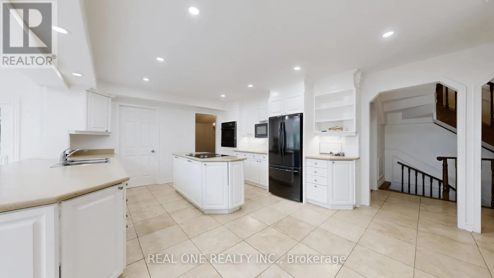 465 WOODLAND ACRES CRESCENT