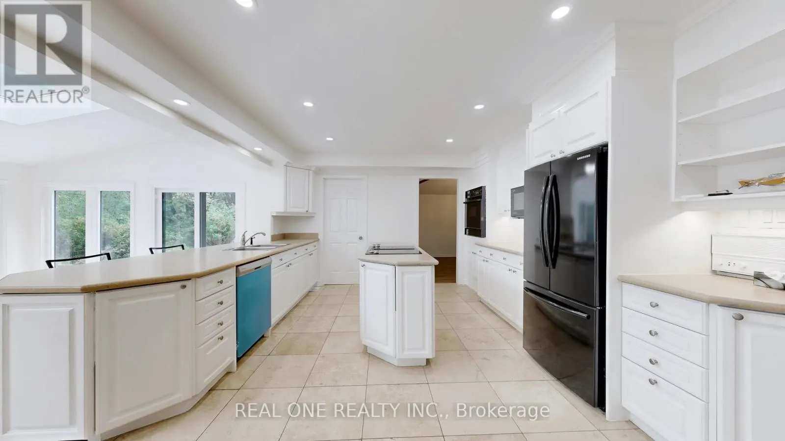 465 WOODLAND ACRES CRESCENT