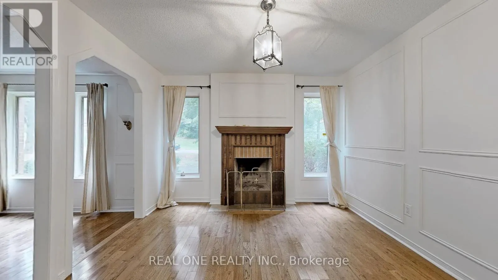 465 WOODLAND ACRES CRESCENT