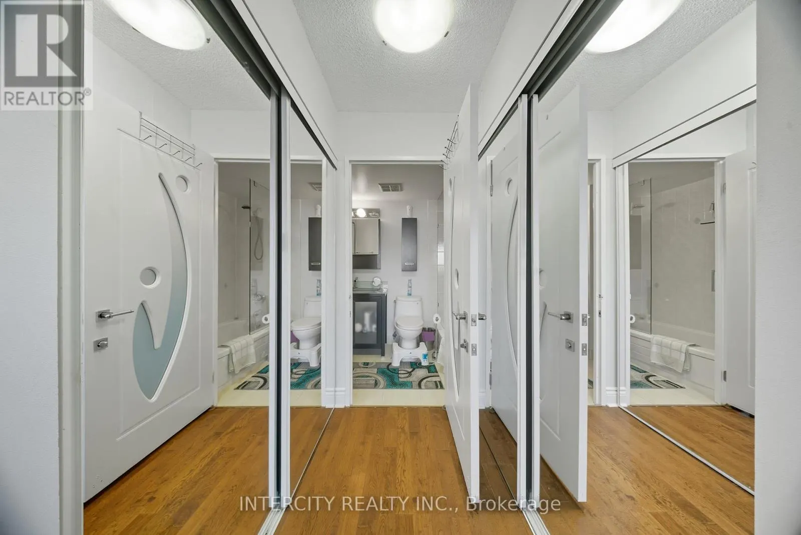 PH208 - 81 TOWNSGATE DRIVE
