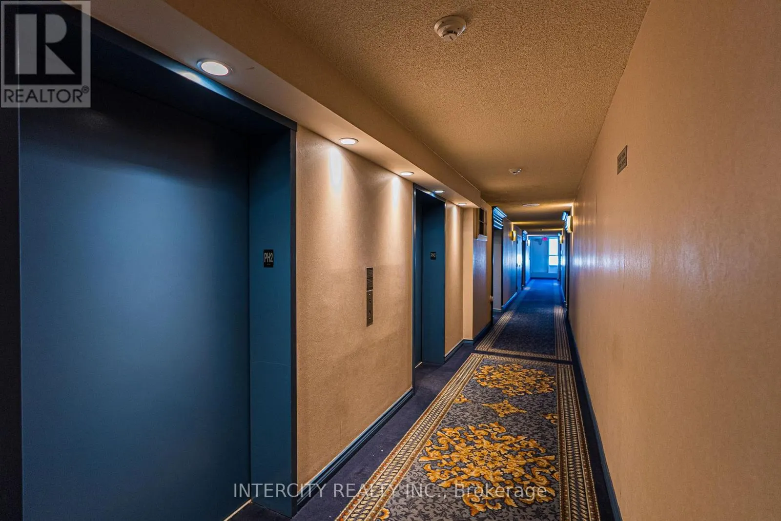 PH208 - 81 TOWNSGATE DRIVE