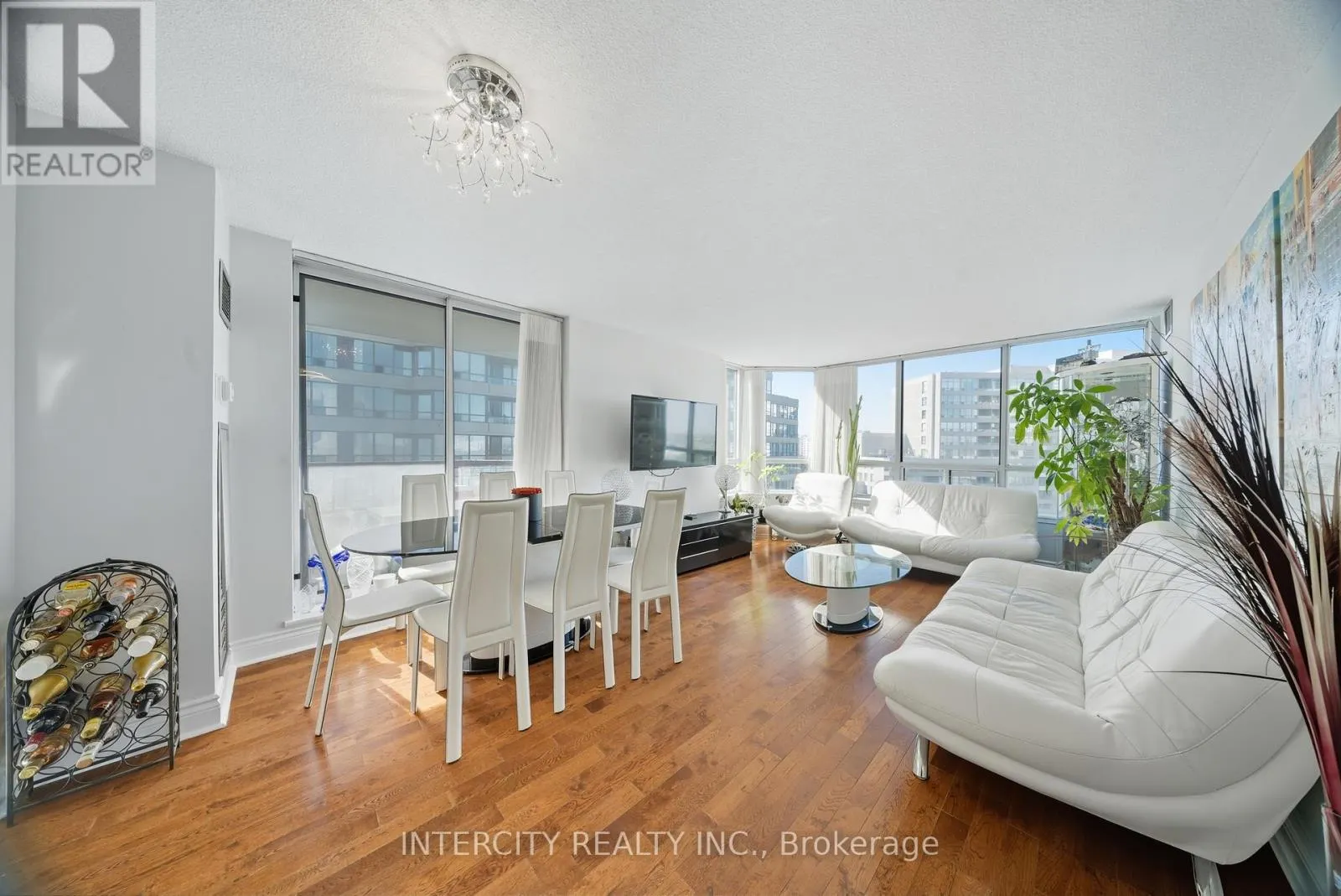 PH208 - 81 TOWNSGATE DRIVE