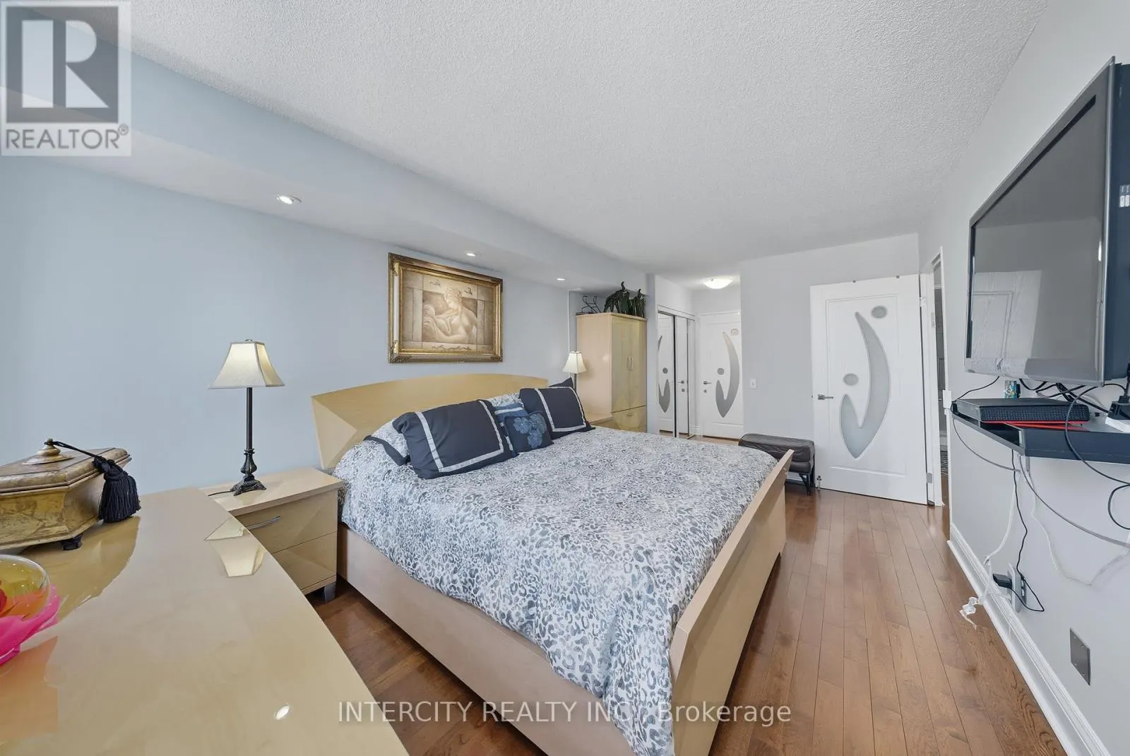 PH208 - 81 TOWNSGATE DRIVE