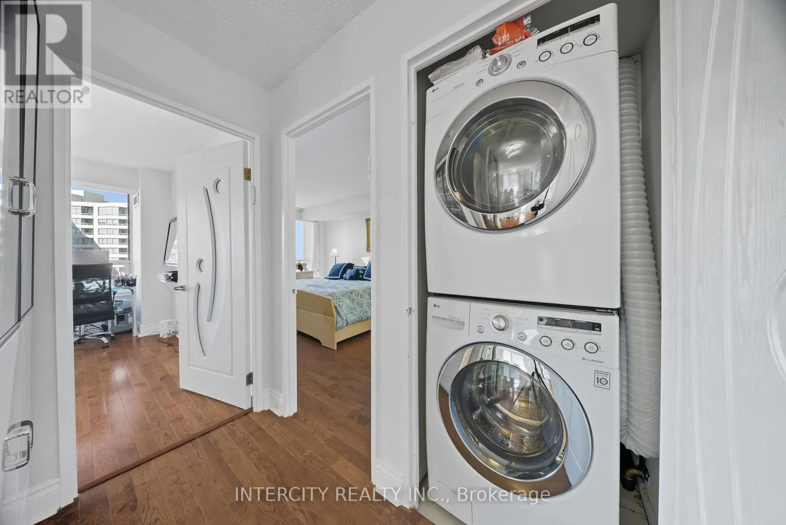 PH208 - 81 TOWNSGATE DRIVE