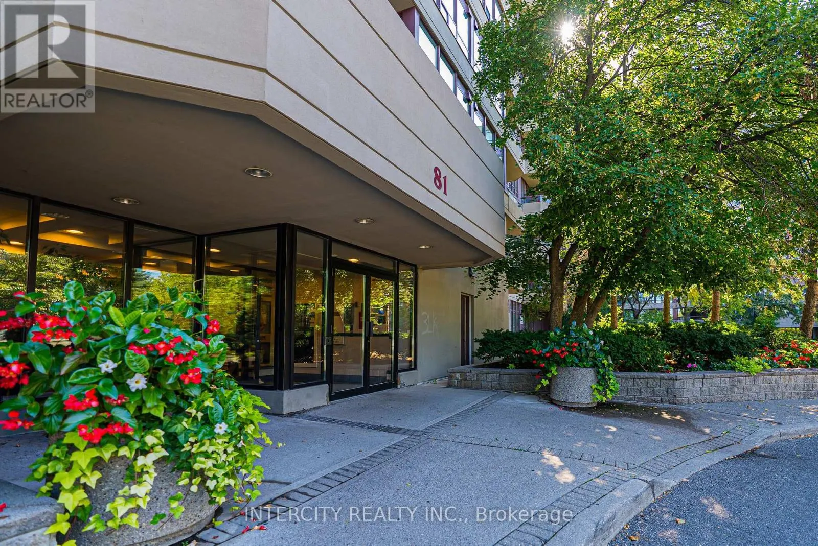 PH208 - 81 TOWNSGATE DRIVE