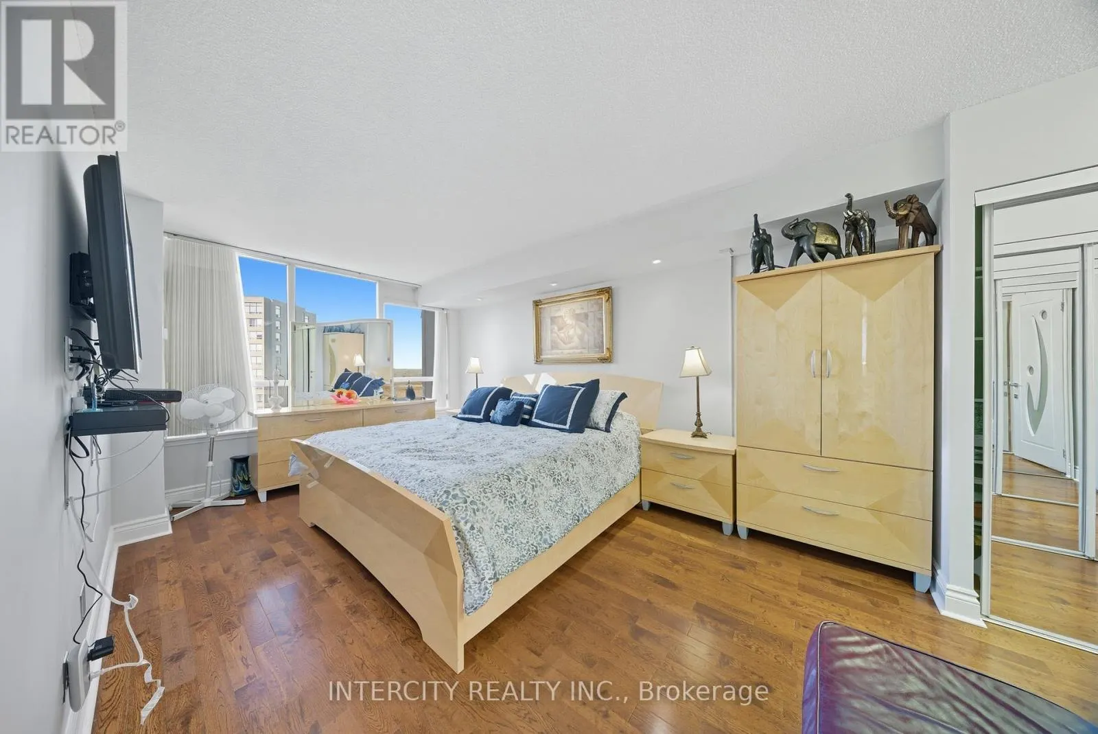PH208 - 81 TOWNSGATE DRIVE