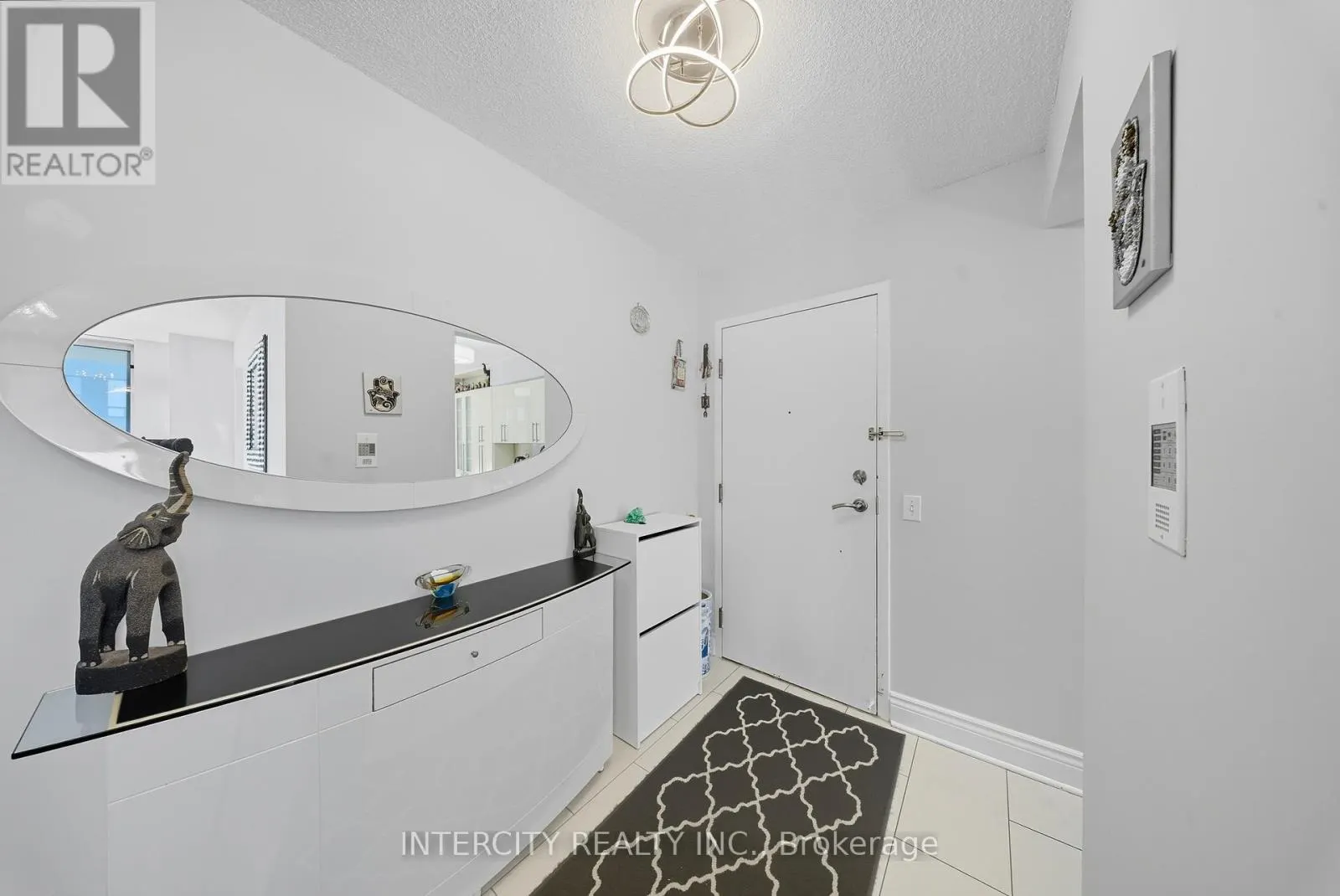 PH208 - 81 TOWNSGATE DRIVE