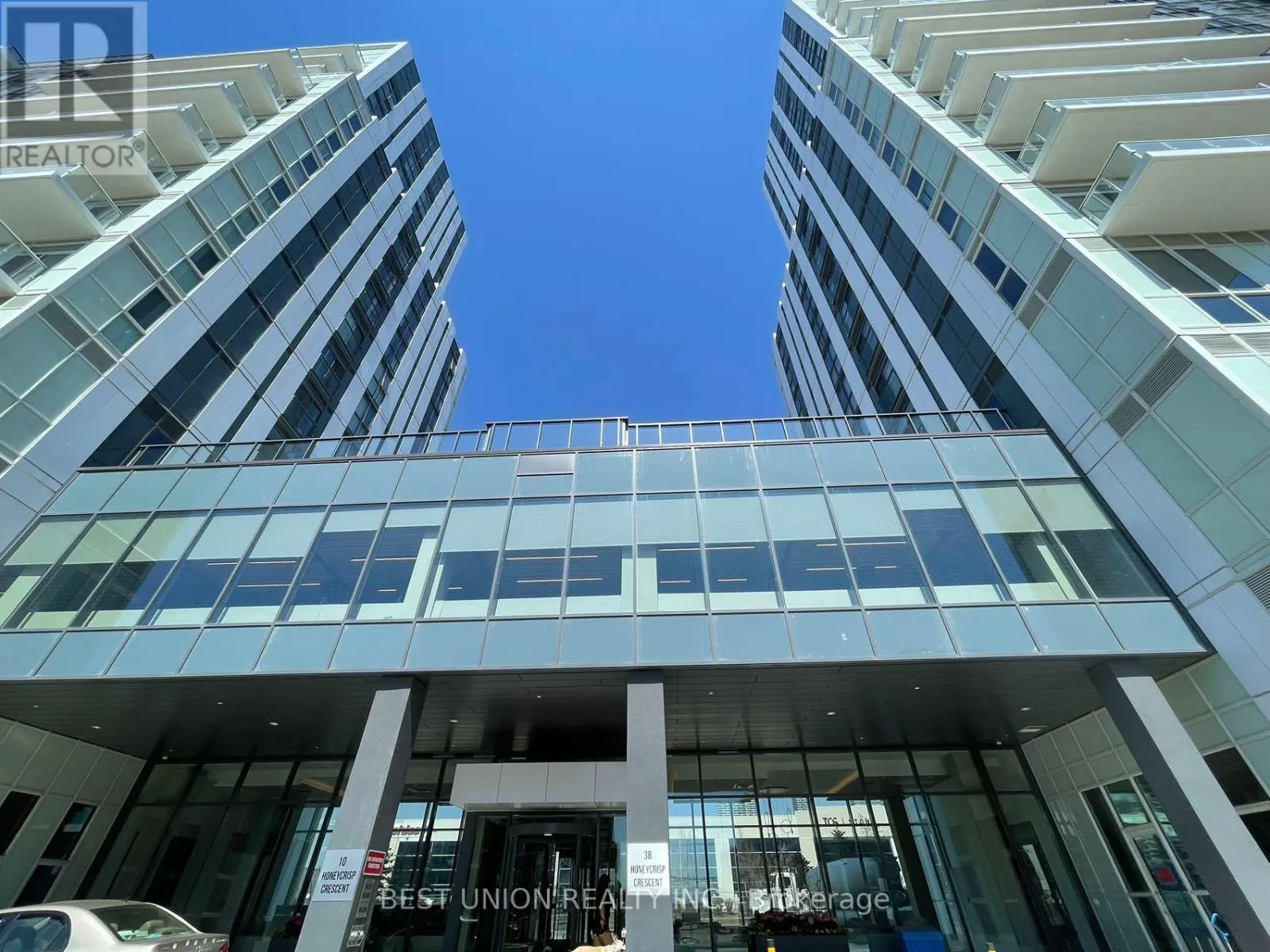 1715 - 38 HONEYCRISP CRESCENT