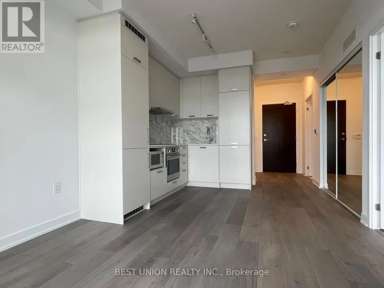 1715 - 38 HONEYCRISP CRESCENT