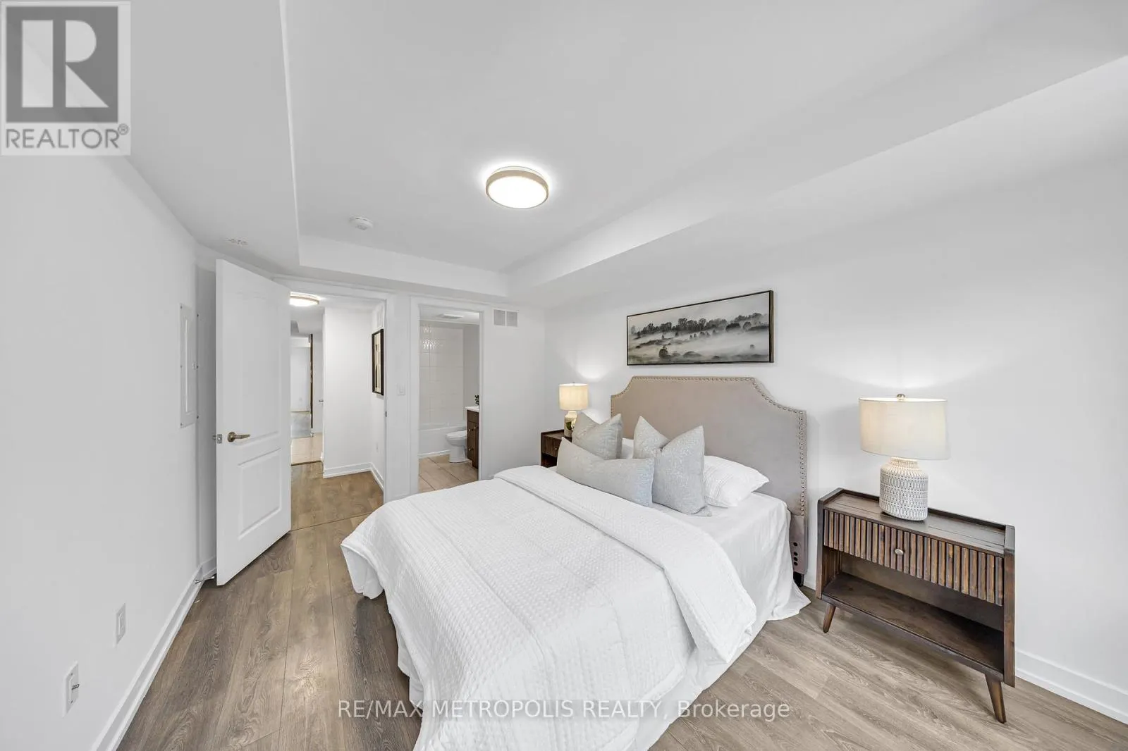 2226 - 10 WESTMEATH LANE