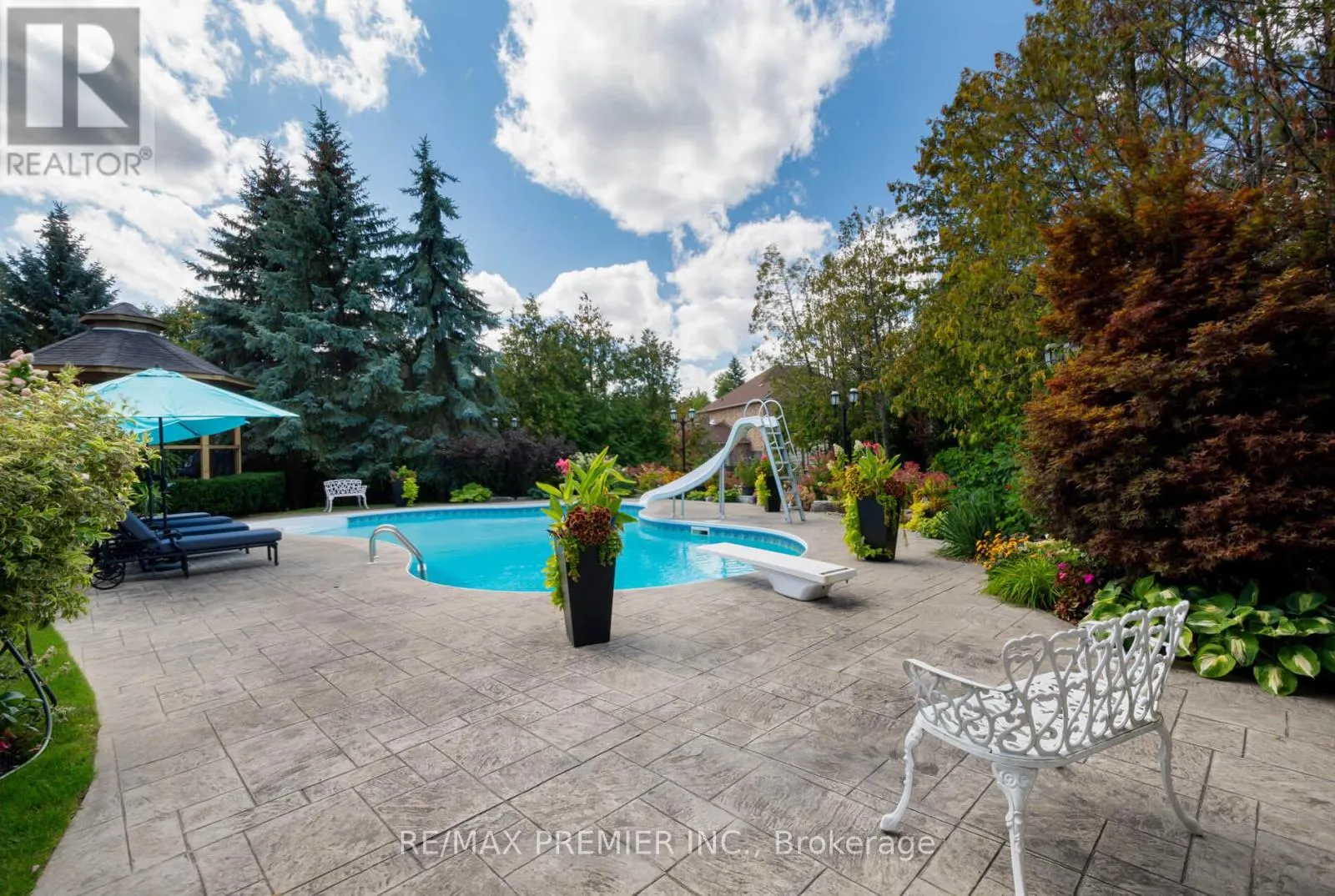 90 SHAMROCK CRESCENT