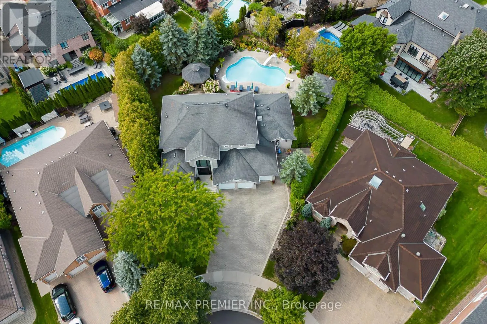 90 SHAMROCK CRESCENT