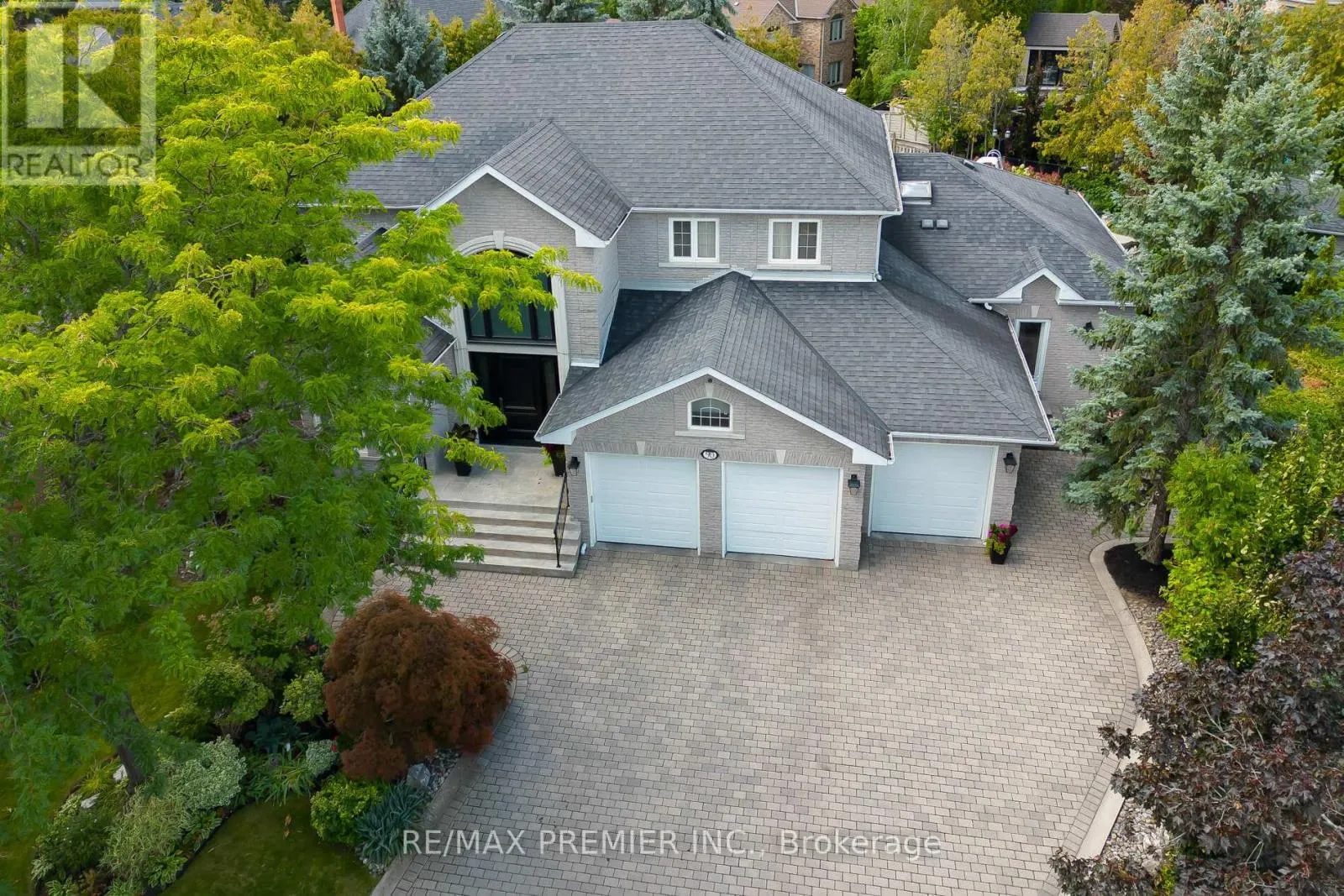 90 SHAMROCK CRESCENT