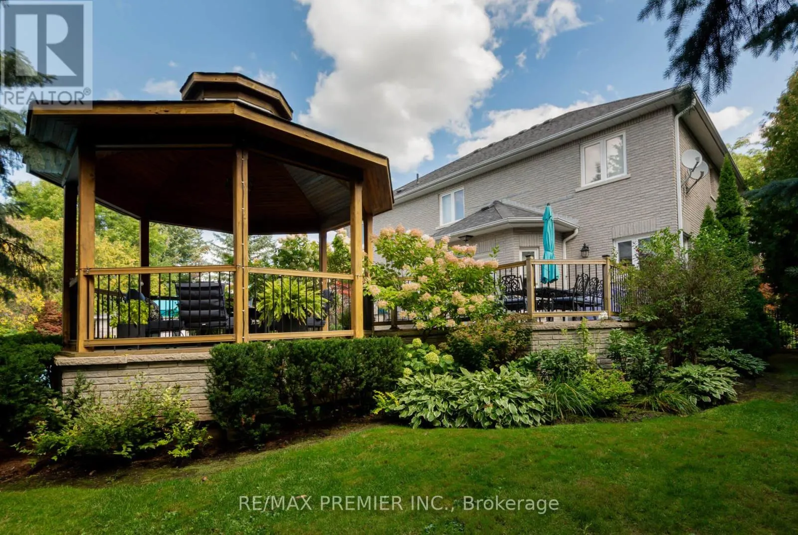 90 SHAMROCK CRESCENT