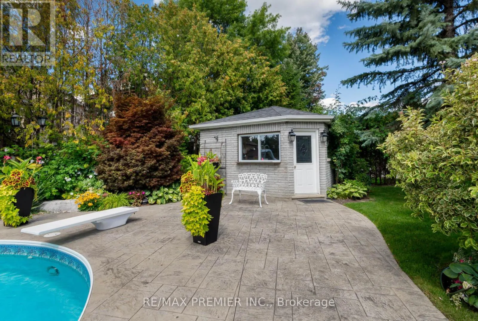 90 SHAMROCK CRESCENT