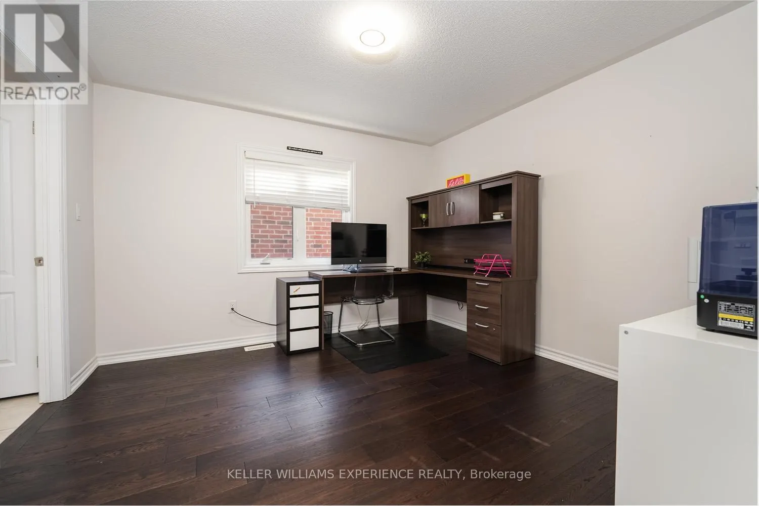 2199 DAWSON CRESCENT W