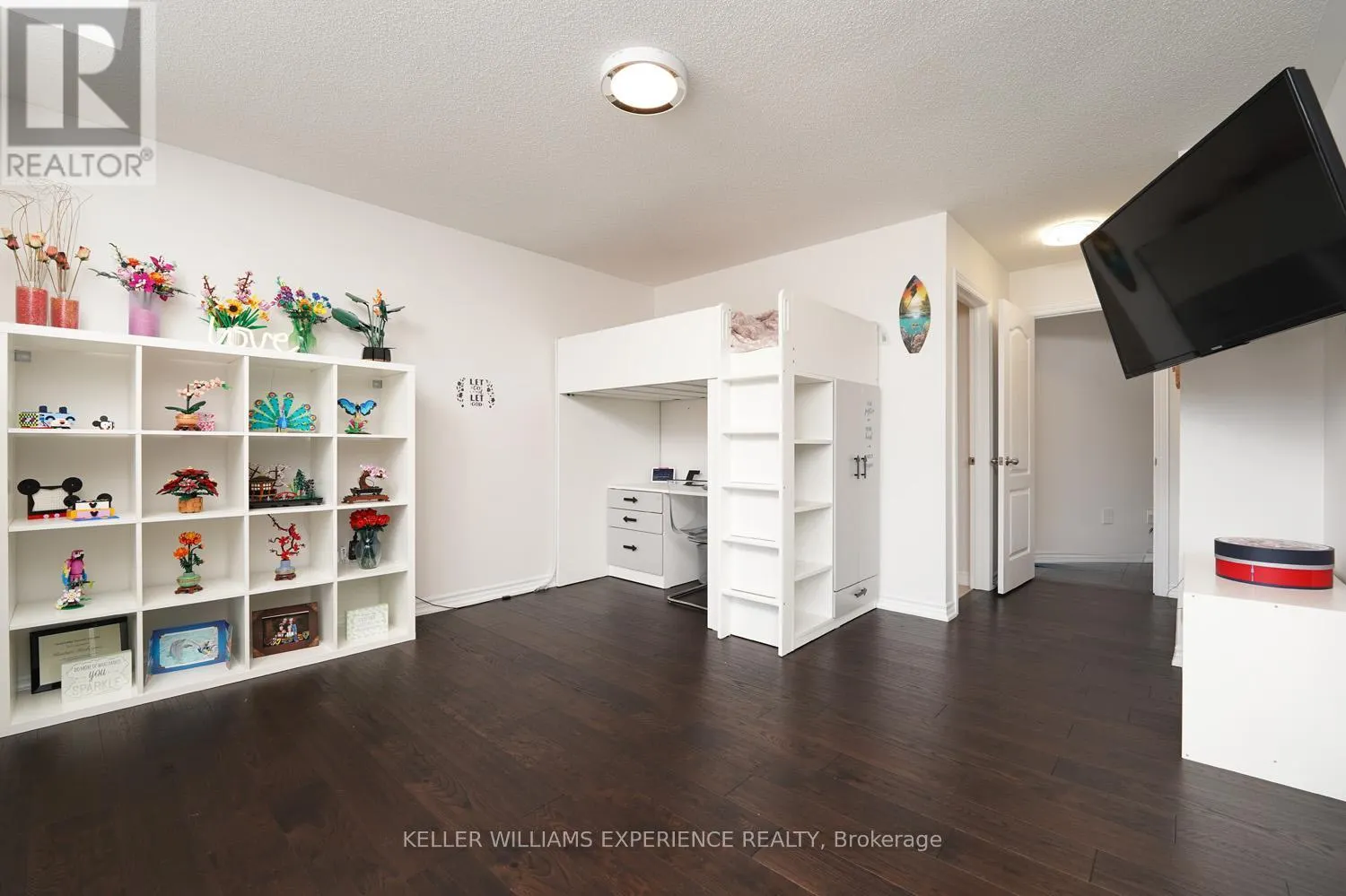 2199 DAWSON CRESCENT W