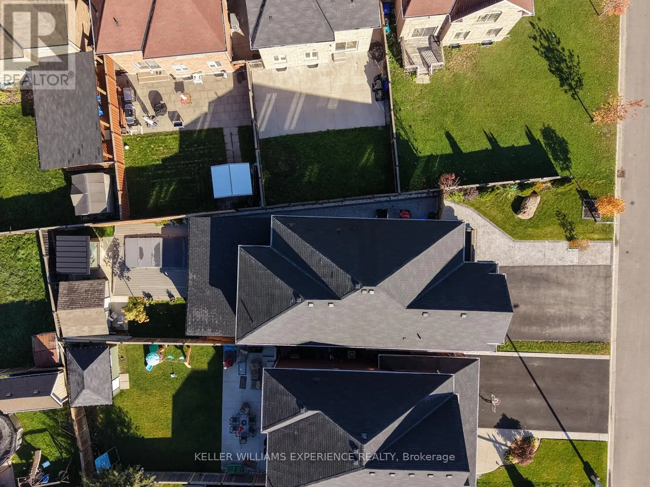 2199 DAWSON CRESCENT W