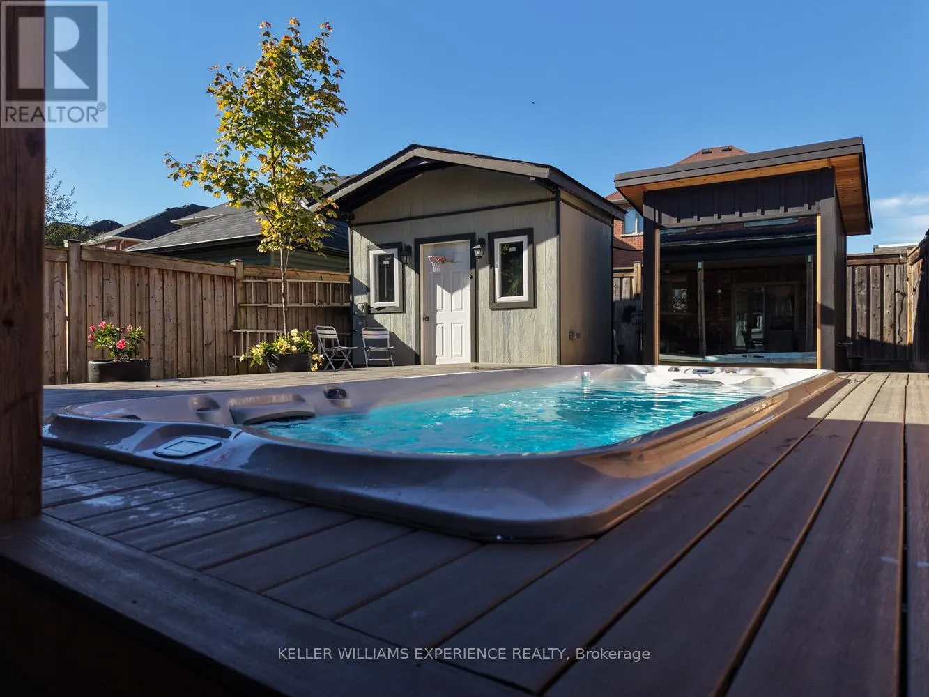 2199 DAWSON CRESCENT W