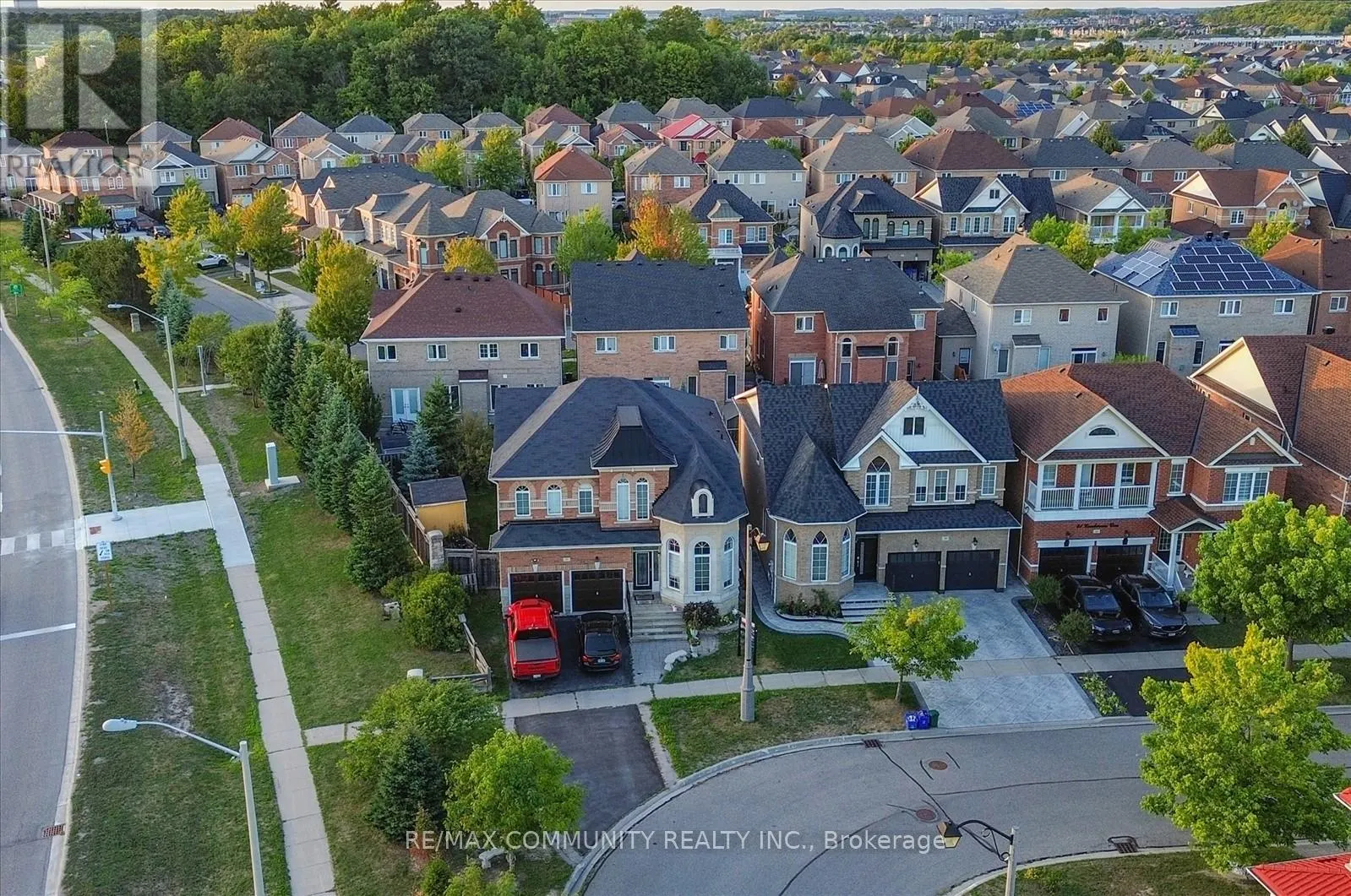 37 CONDARCURI CRESCENT