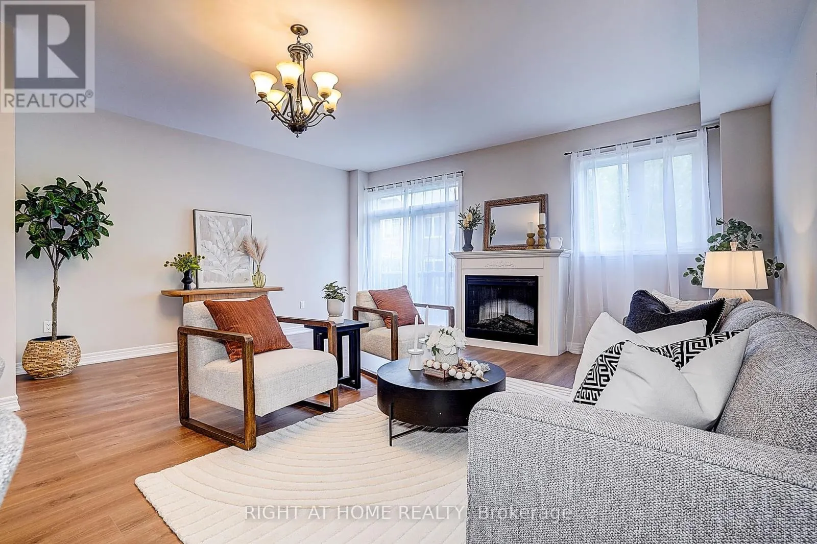 15 - 151 SILVERWOOD AVENUE