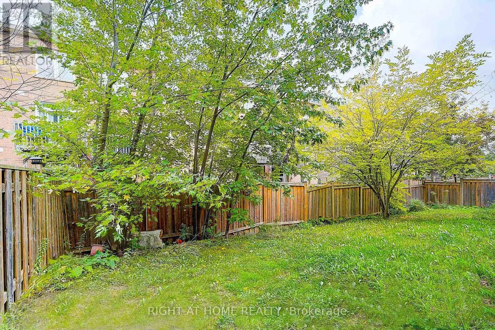 15 - 151 SILVERWOOD AVENUE