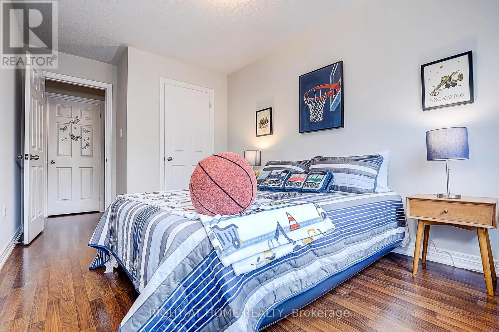 15 - 151 SILVERWOOD AVENUE
