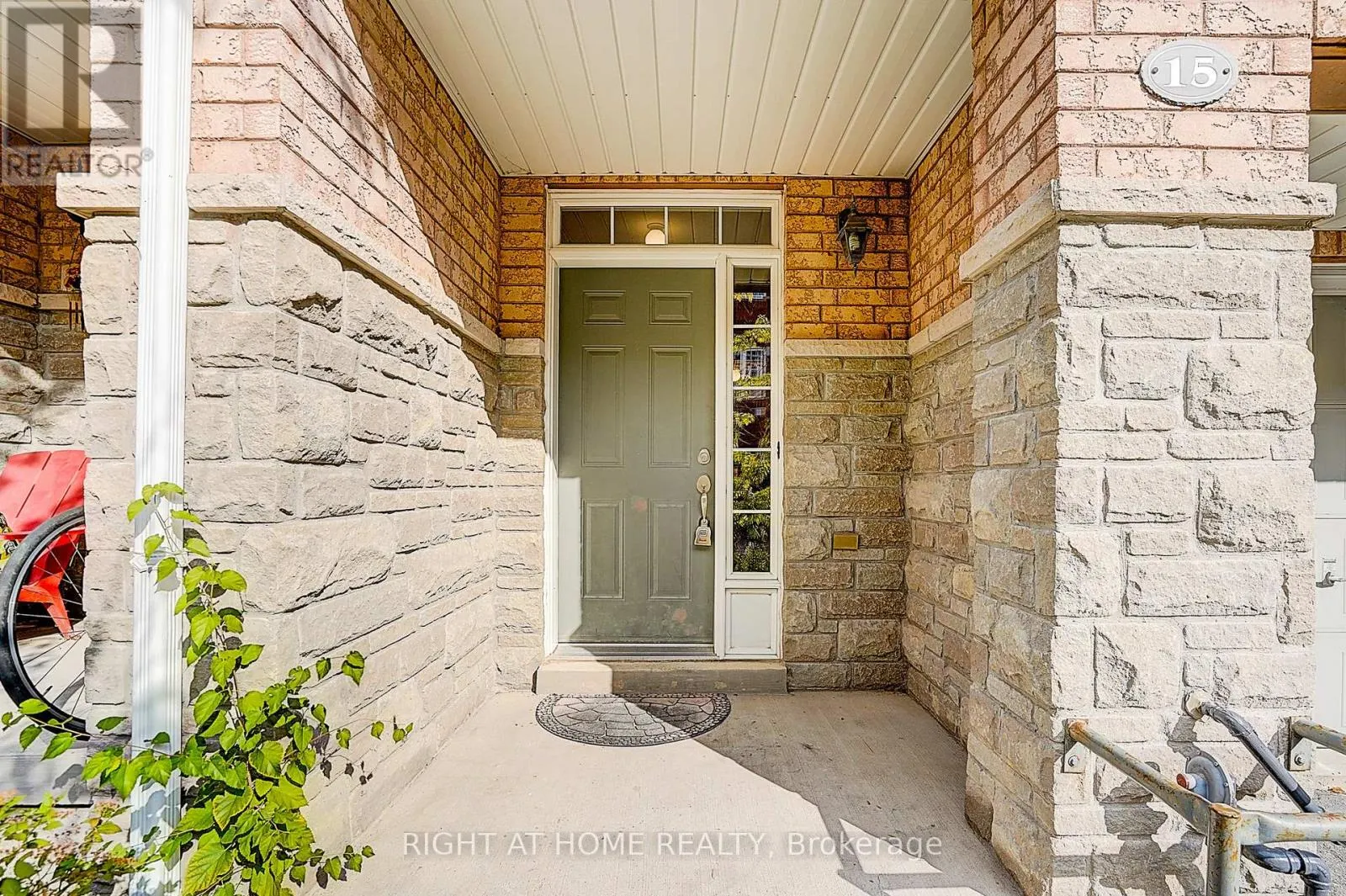 15 - 151 SILVERWOOD AVENUE
