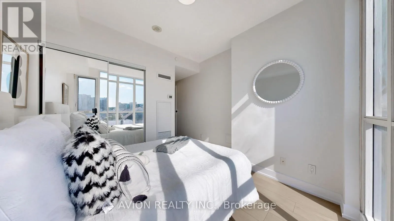 532 - 9471 YONGE STREET